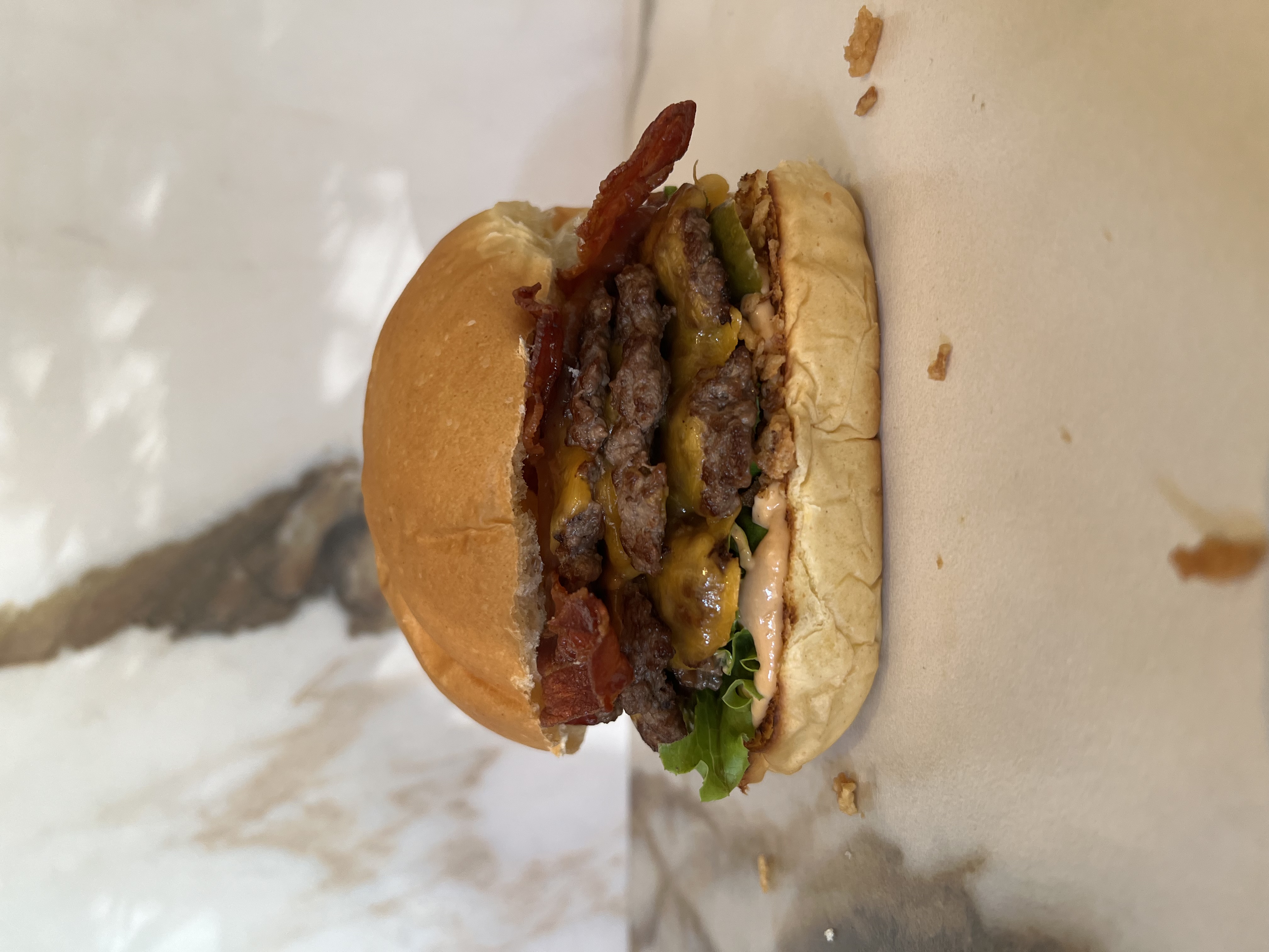 Il cestista con patate fritte